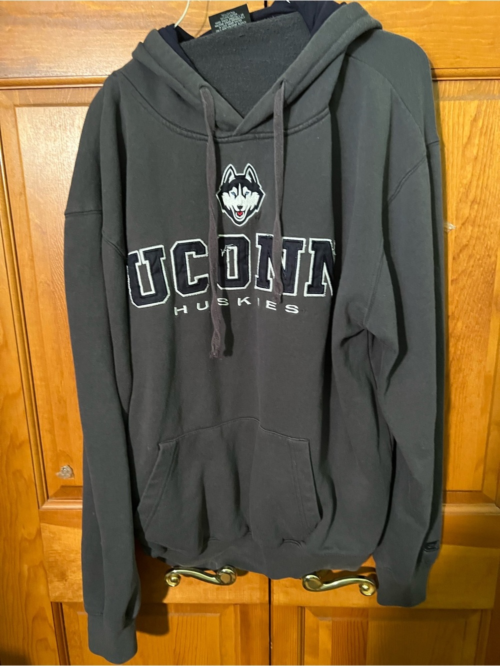 Colosseum UConn Huskies Black Crewneck Hoodie